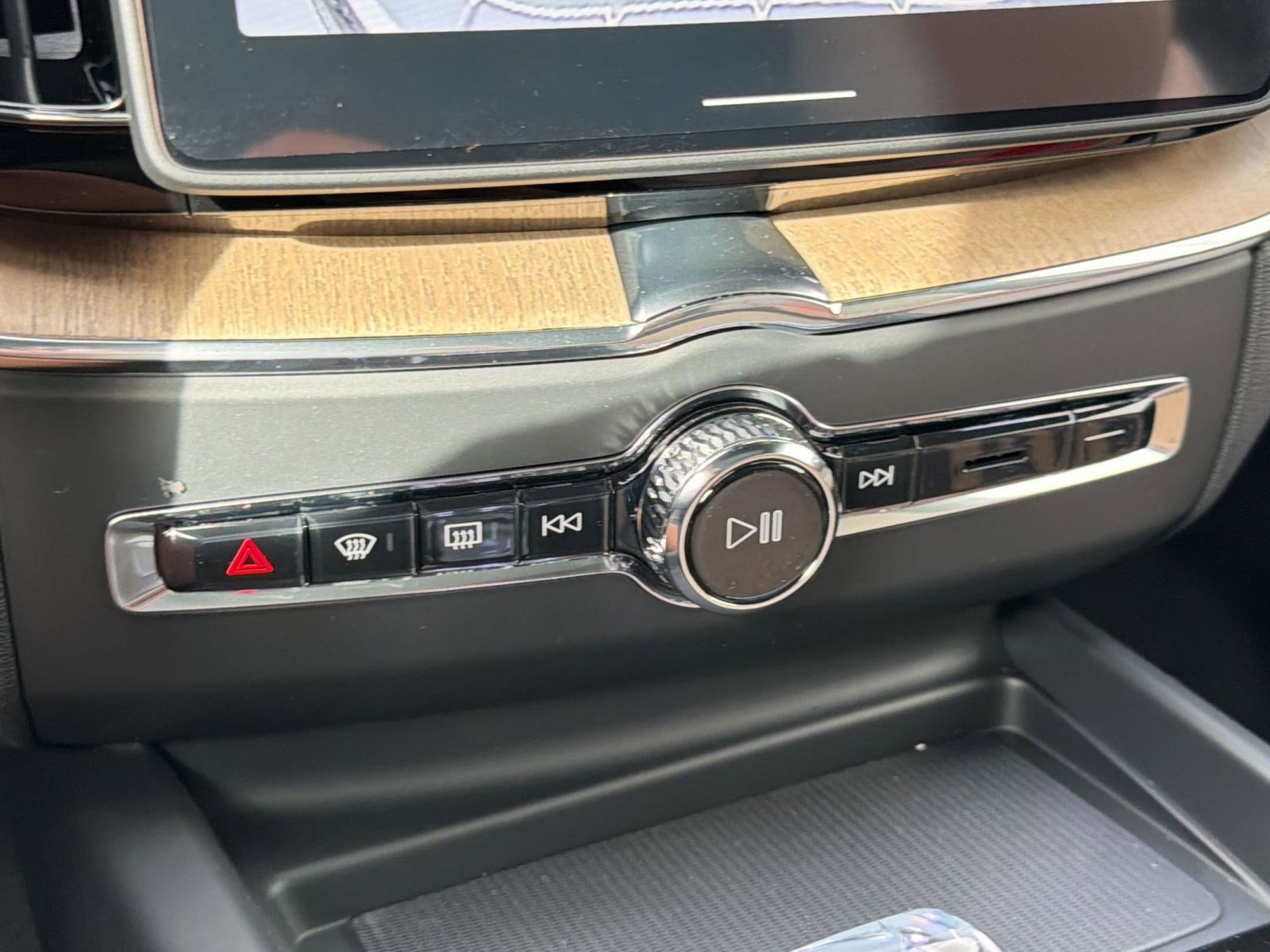 New 2026 Volvo XC60 B5 Plus w/ Protection Package Premier image 17