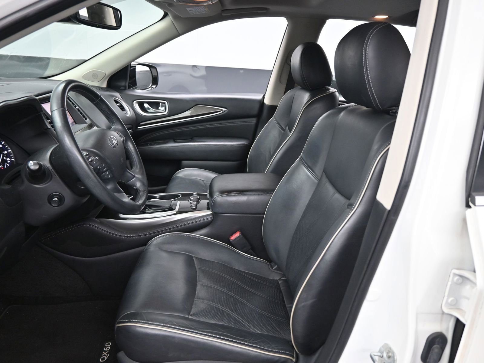 Used 2019 INFINITI QX60 Luxe w/ Essential Package image 9