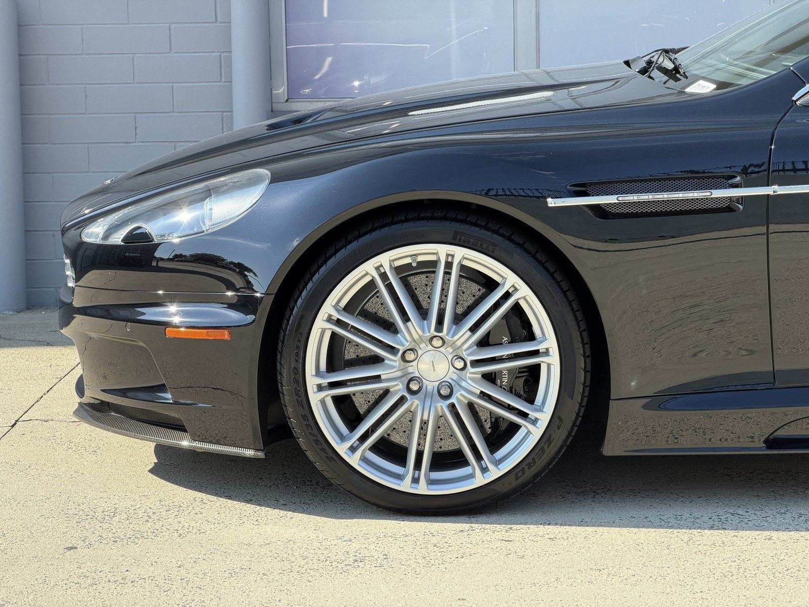 Used 2009 Aston Martin DBS Coupe RWD image 21