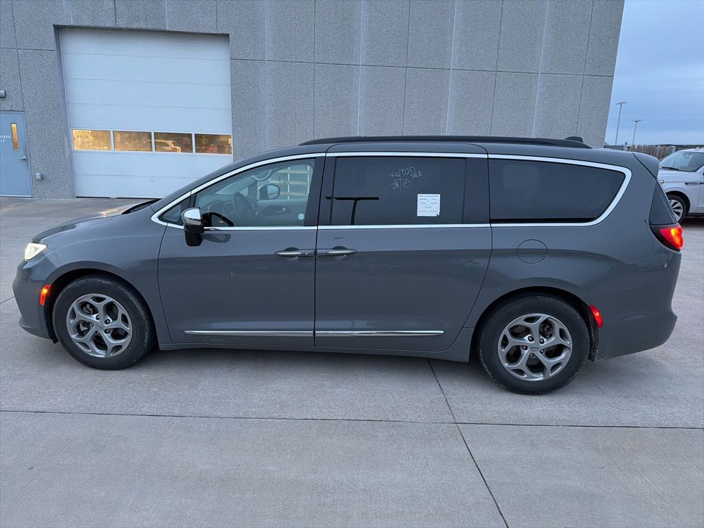 Used 2023 Chrysler Pacifica Limited FWD image 7