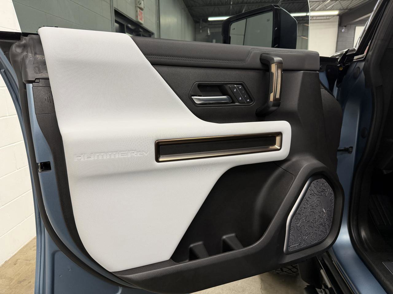 Used 2024 GMC Hummer EV 3X w/ Omega Edition AWD/4WD image 9