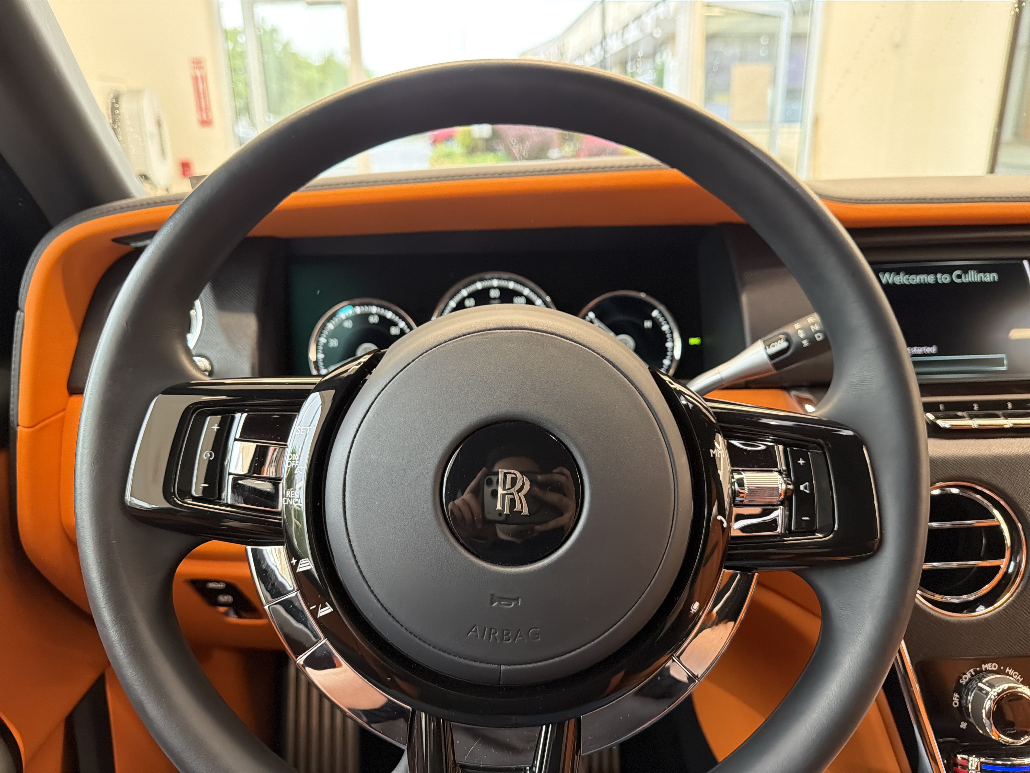 Certified 2022 Rolls-Royce Cullinan AWD/4WD image 19