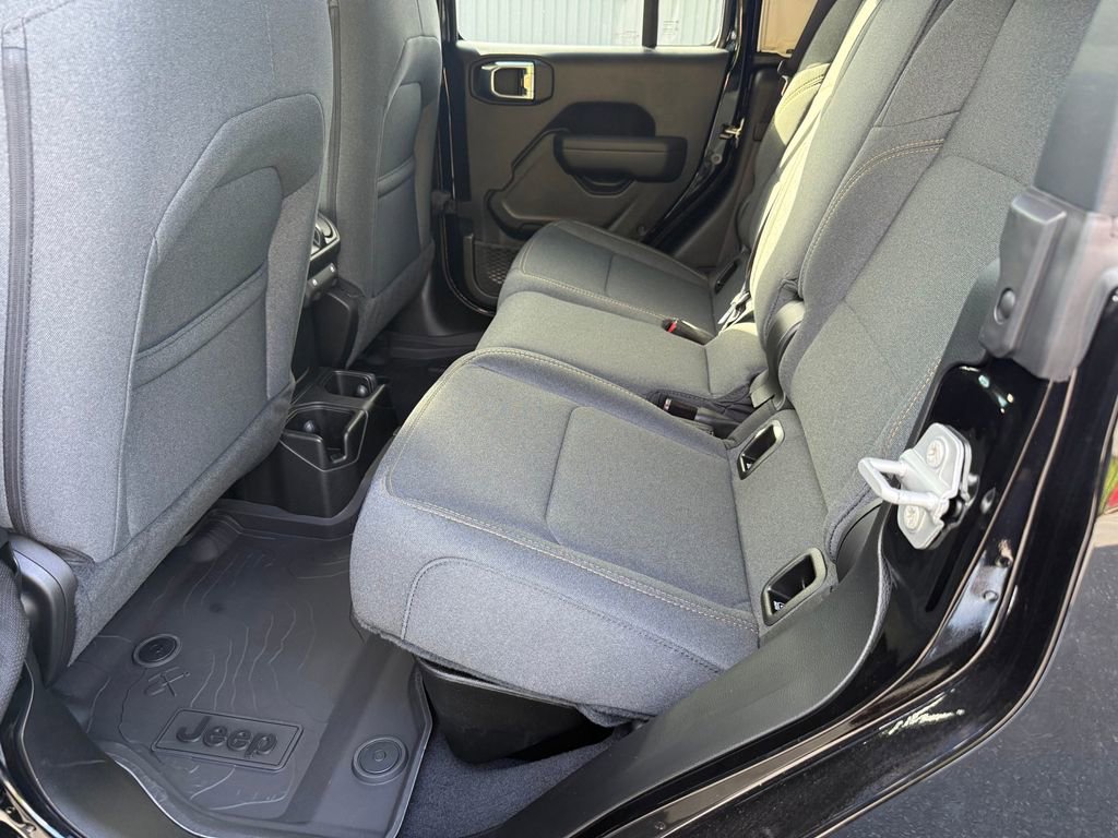 New 2025 Jeep Gladiator Sport image 10