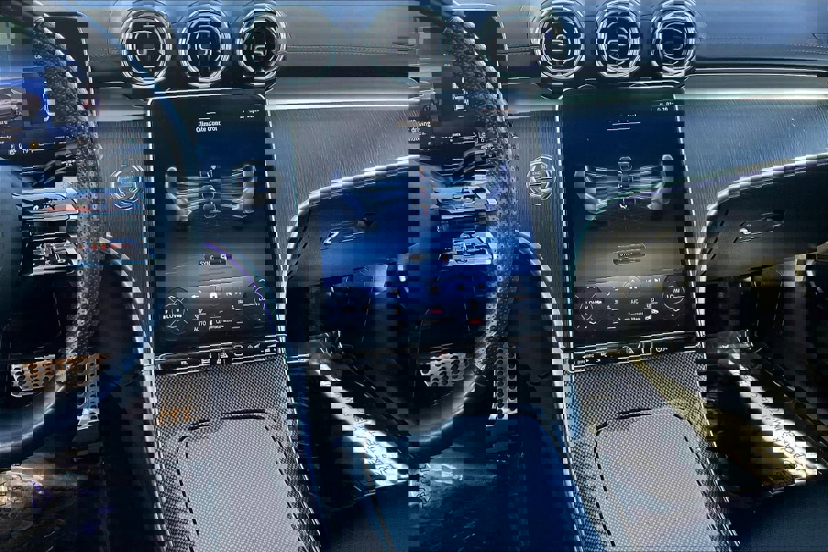 Used 2023 Mercedes-Benz C 300 Sedan w/ AMG Line w/ Night Package image 6