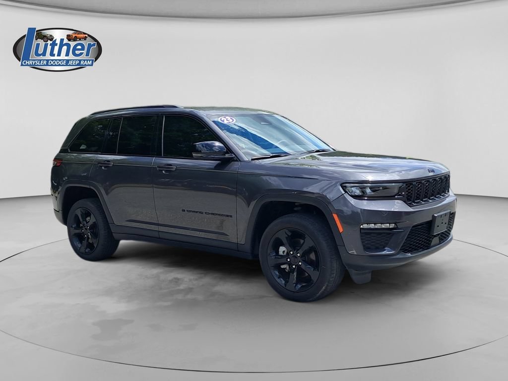 Used 2023 Jeep Grand Cherokee Limited w/ Black Appearance Package AWD/4WD image 7