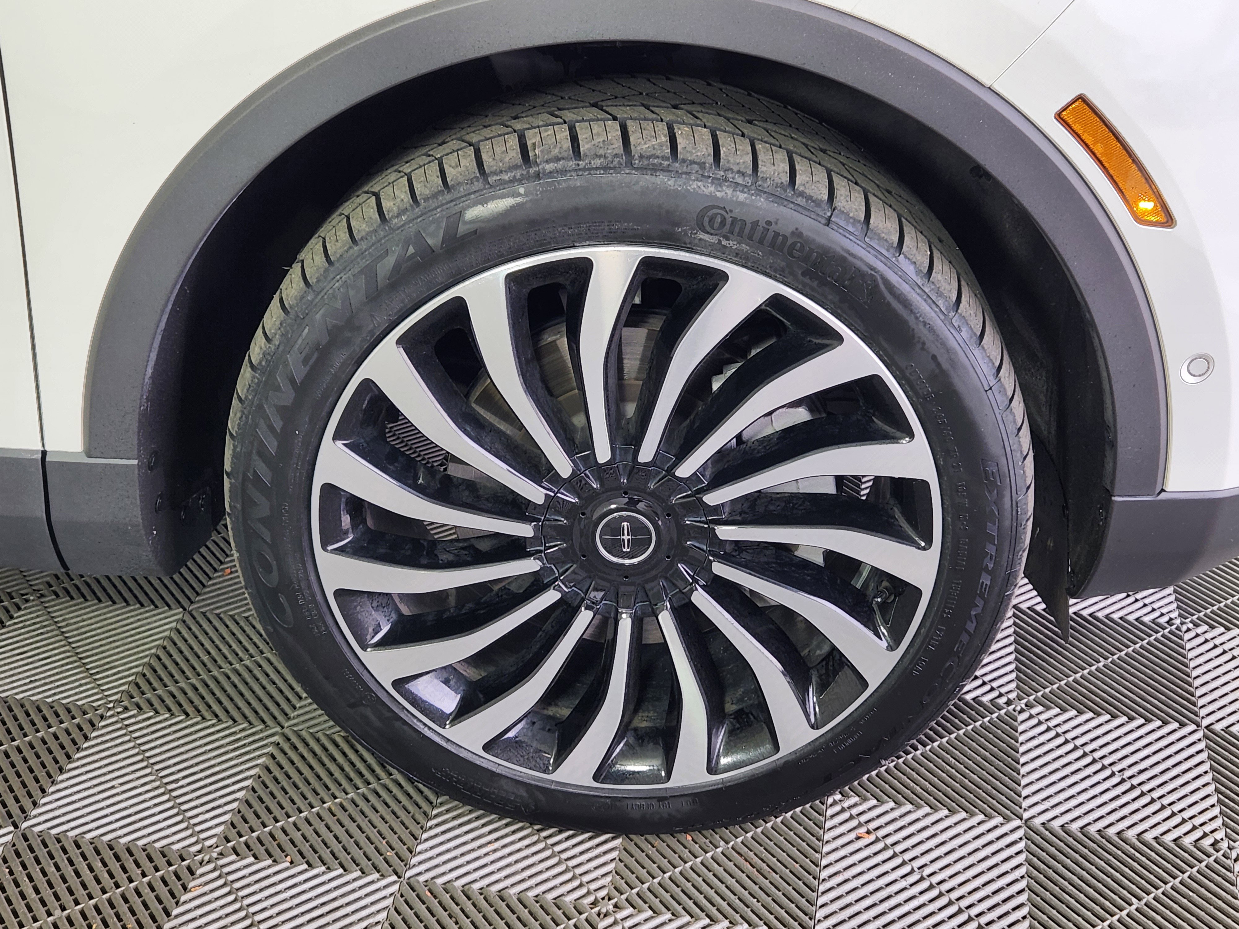 Used 2022 Lincoln Nautilus Black Label w/ Class II Trailer Tow Package image 9