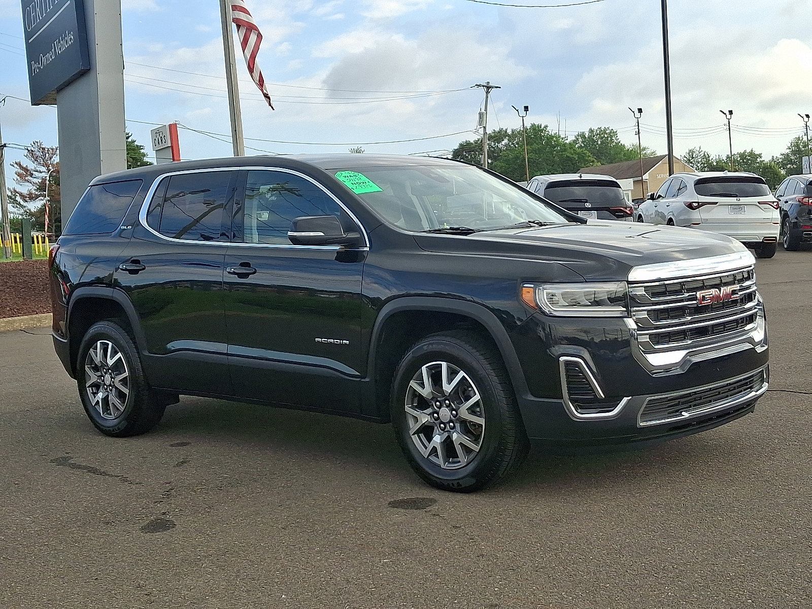 Used 2023 GMC Acadia SLE image 3