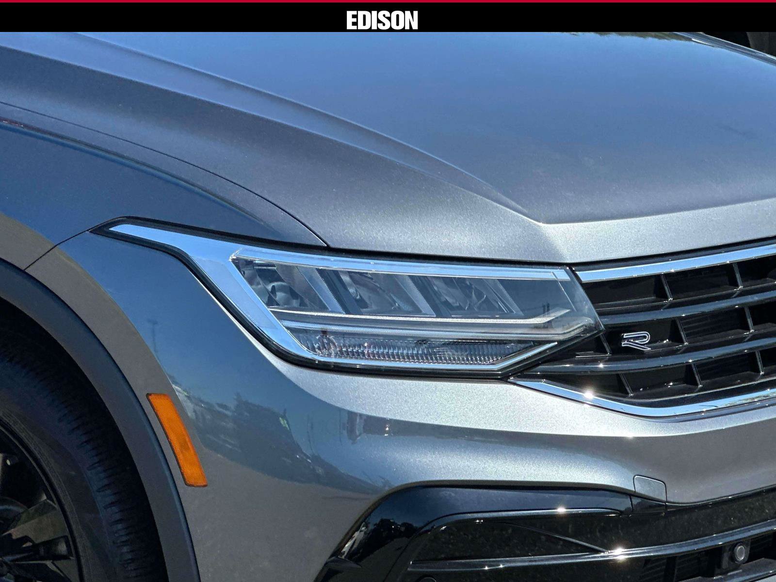 Used 2023 Volkswagen Tiguan SE R-Line AWD/4WD image 7
