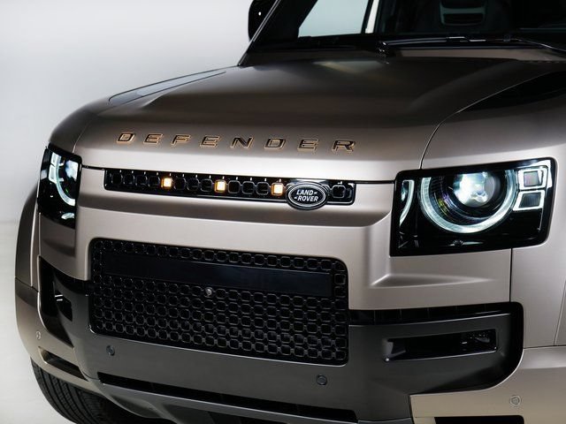 Certified 2025 Land Rover Defender 110 AWD/4WD image 27