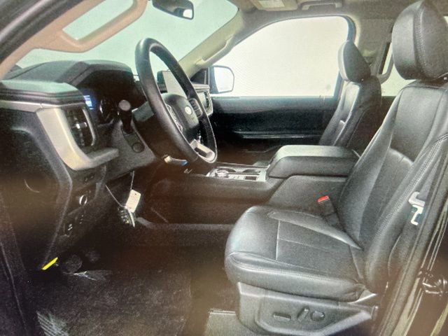 Used 2023 Ford Expedition XLT image 11