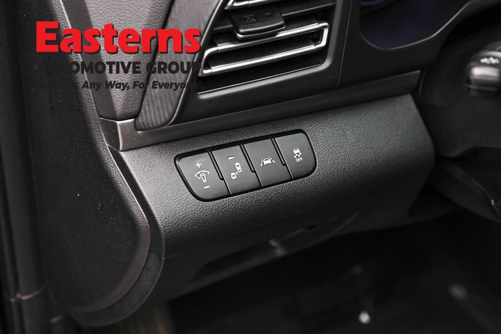 Used 2020 Hyundai Elantra Limited w/ Winter Weather Package FWD image 23