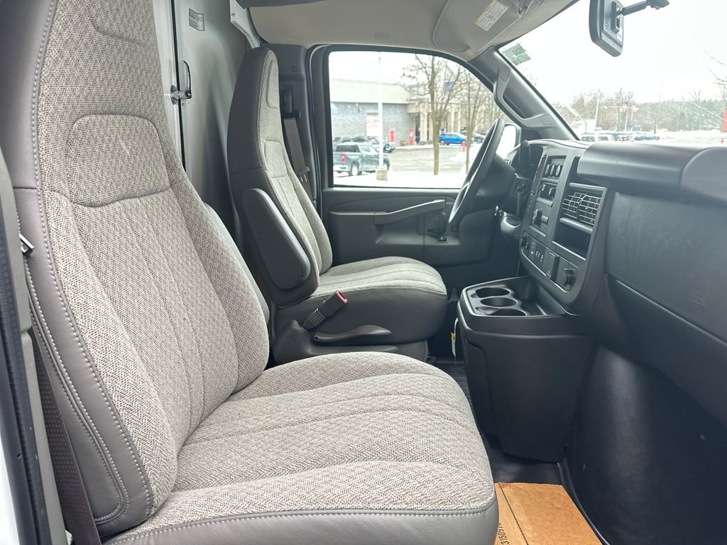 New 2025 Chevrolet Express 3500 w/ Power Convenience Package image 27