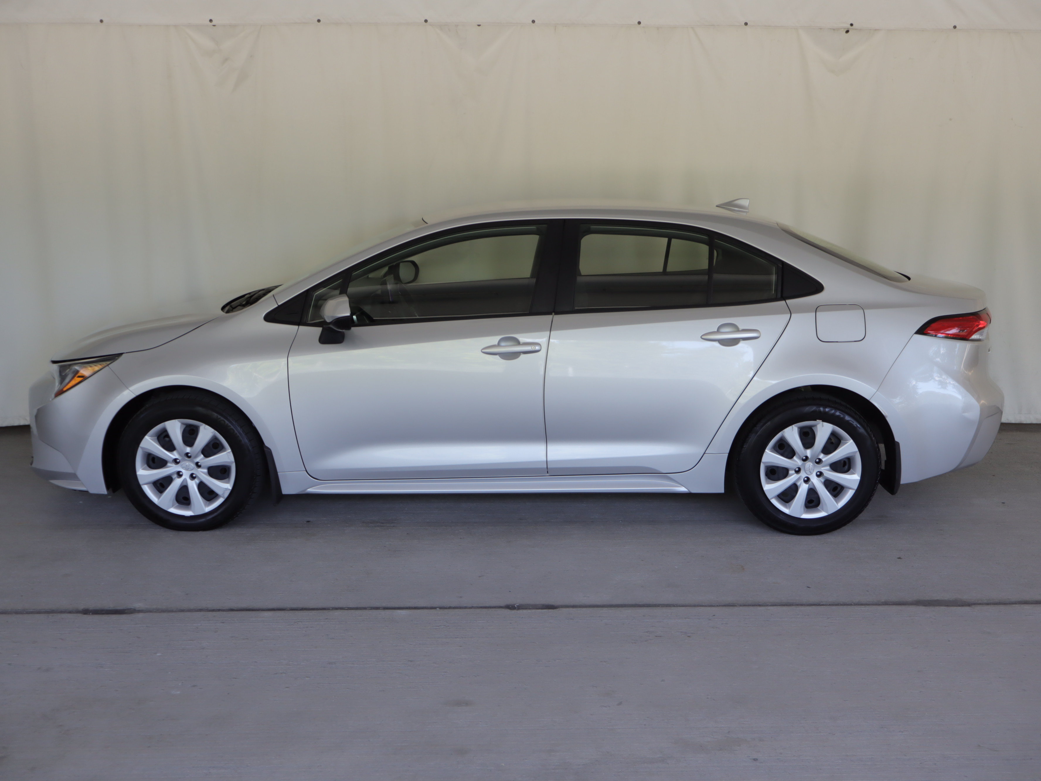 Used 2023 Toyota Corolla LE w/ Carpet Mat Package (TMS) FWD image 23