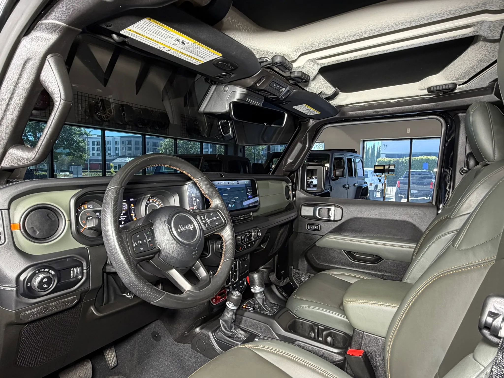 Used 2024 Jeep Gladiator Mojave AWD/4WD image 16