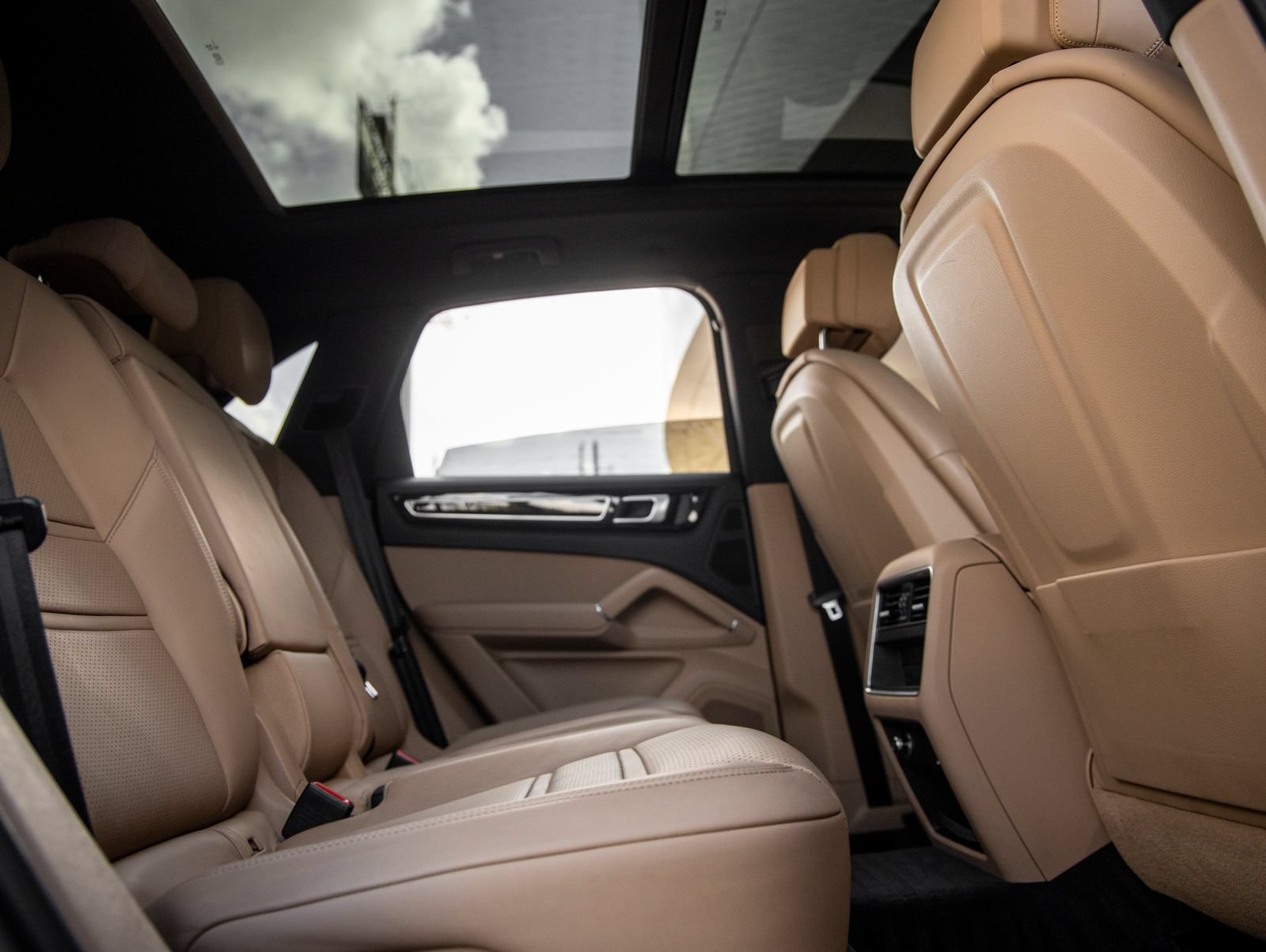 Certified 2023 Porsche Cayenne AWD/4WD image 41
