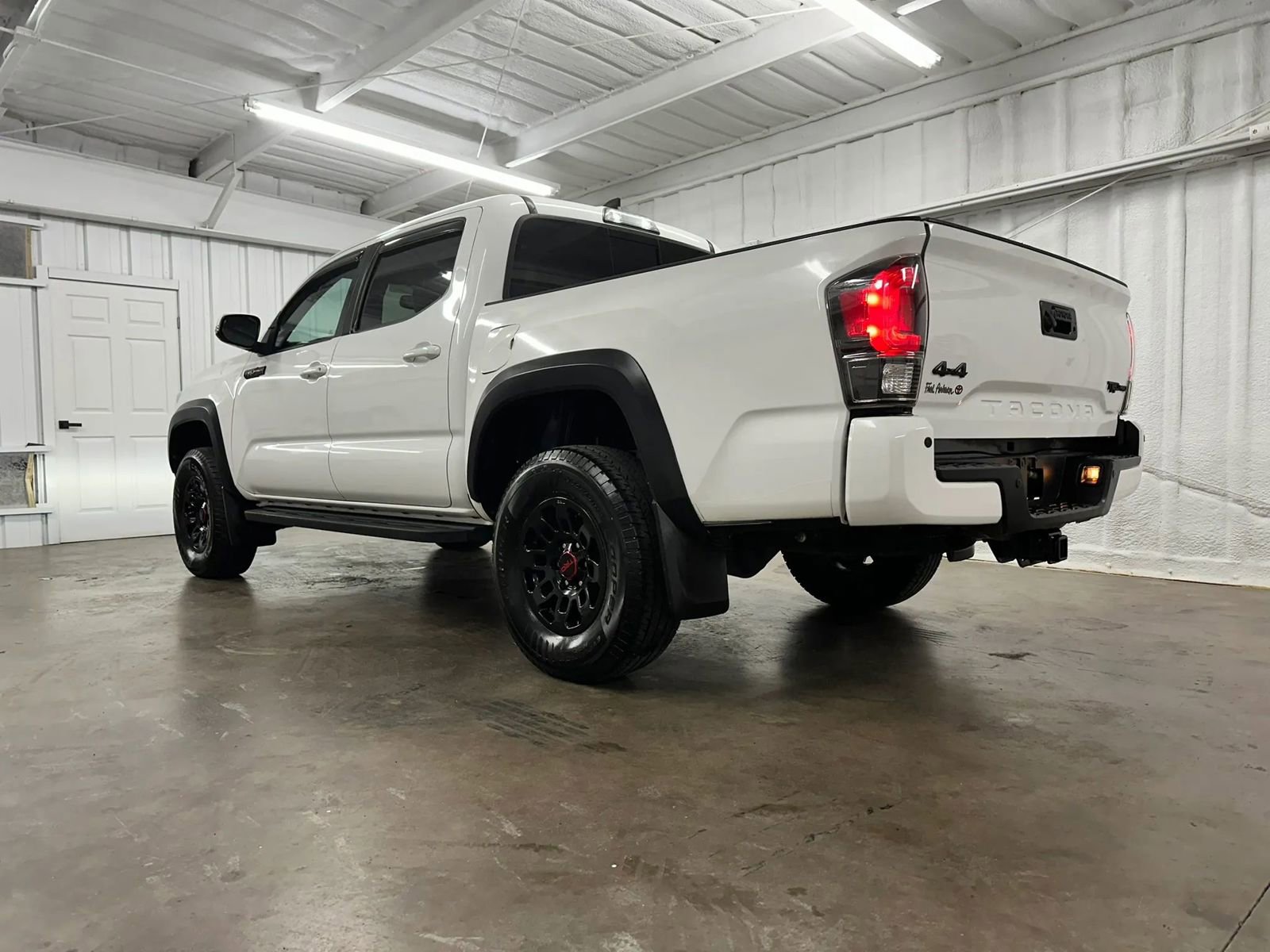 Used 2017 Toyota Tacoma TRD Pro AWD/4WD image 9