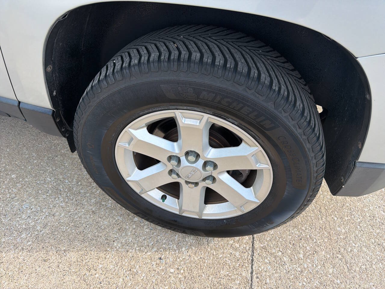 Used 2014 GMC Acadia SLE FWD image 8