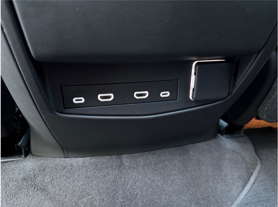 Used 2023 Cadillac Escalade ESV Sport Platinum w/ LPO, ONYX Package AWD/4WD image 37
