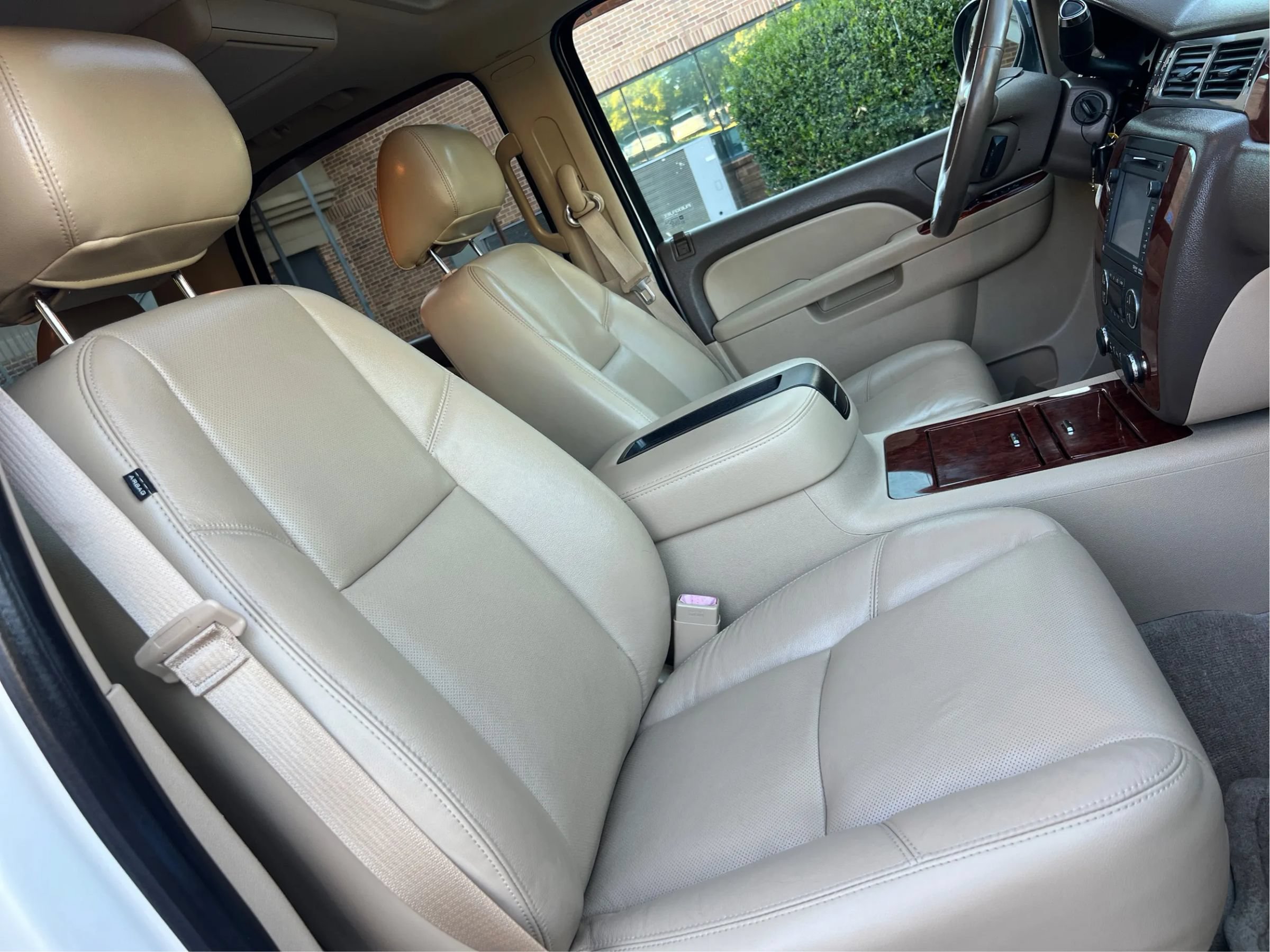 Used 2014 Chevrolet Tahoe LTZ RWD image 17