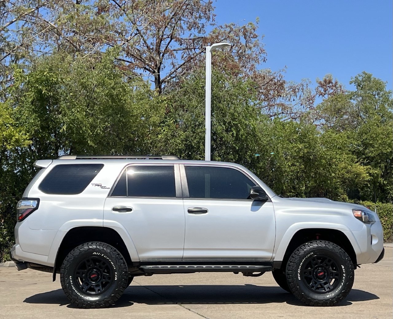 Used 2022 Toyota 4Runner TRD Off-Road Premium AWD/4WD image 3