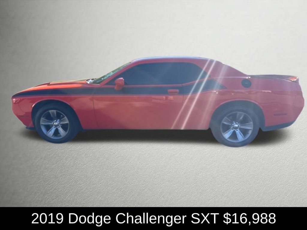 Used 2019 Dodge Challenger SXT RWD image 6