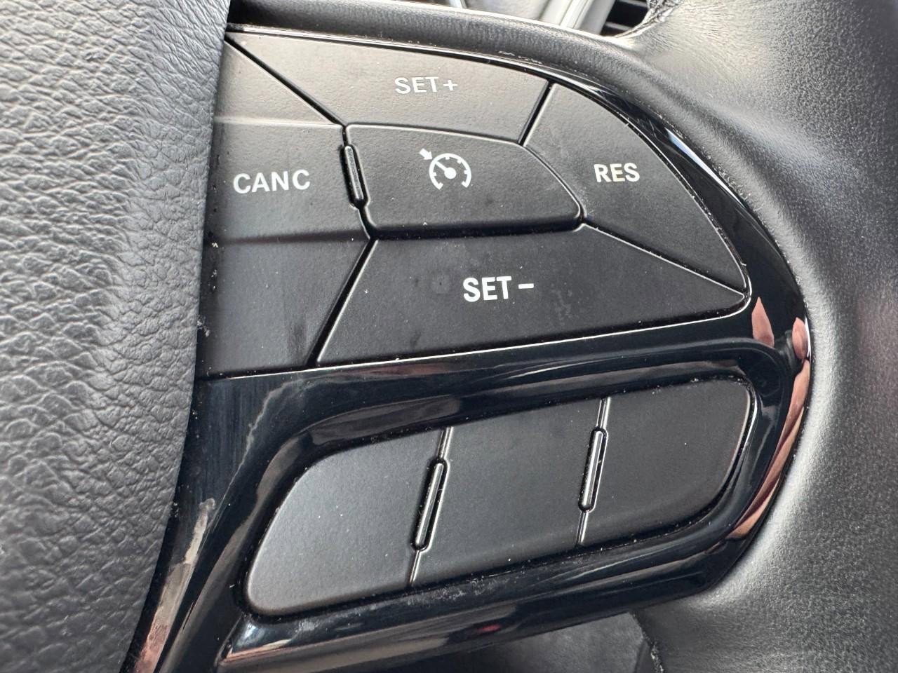 Used 2020 Jeep Cherokee Latitude Plus image 17