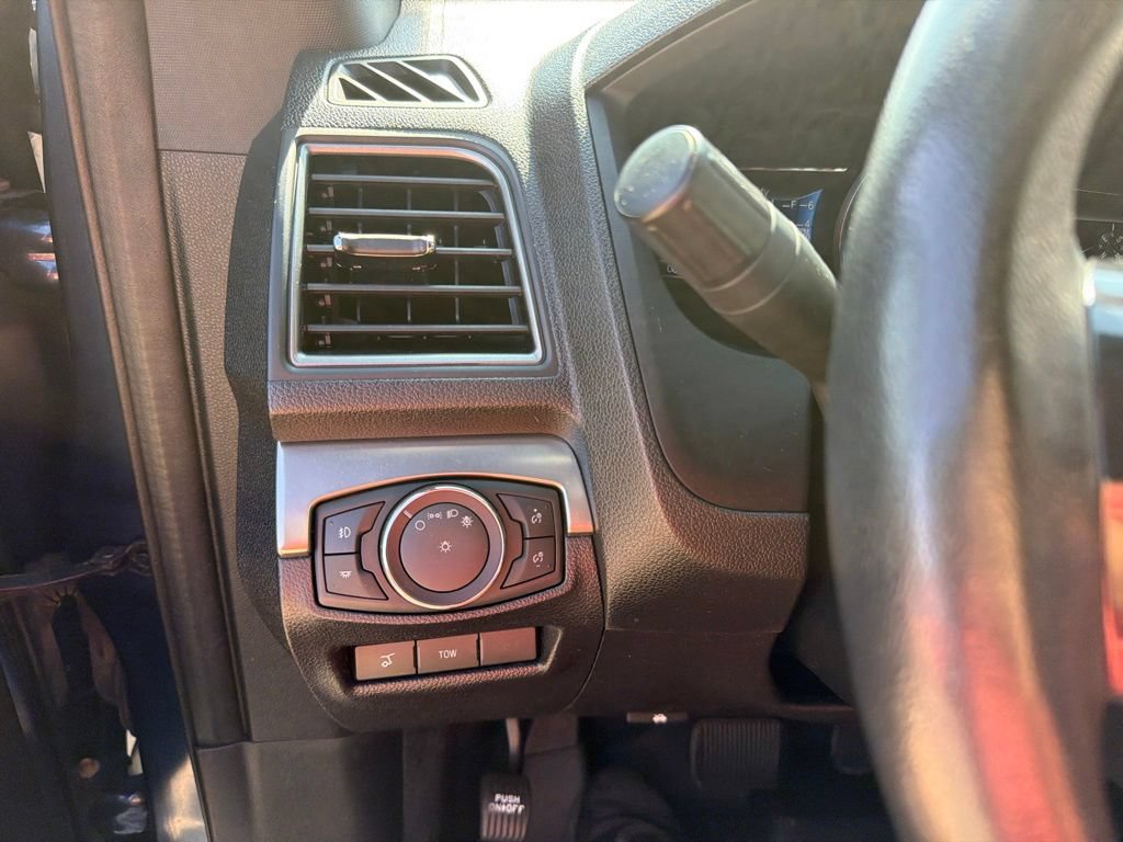 Used 2018 Ford Explorer XLT w/ Equipment Group 202A AWD/4WD image 29
