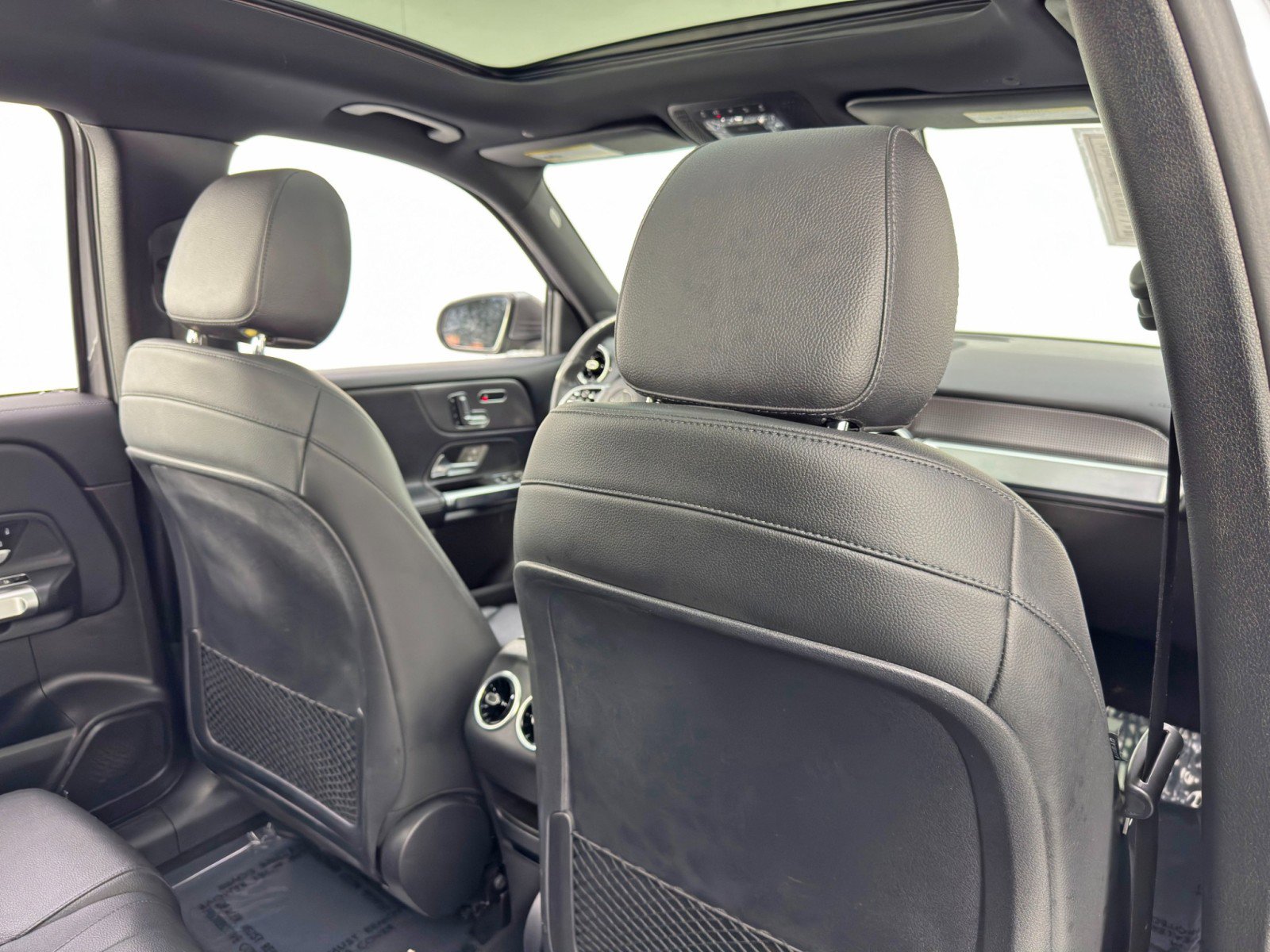 Used 2020 Mercedes-Benz GLB 250 4MATIC w/ Premium Package image 39