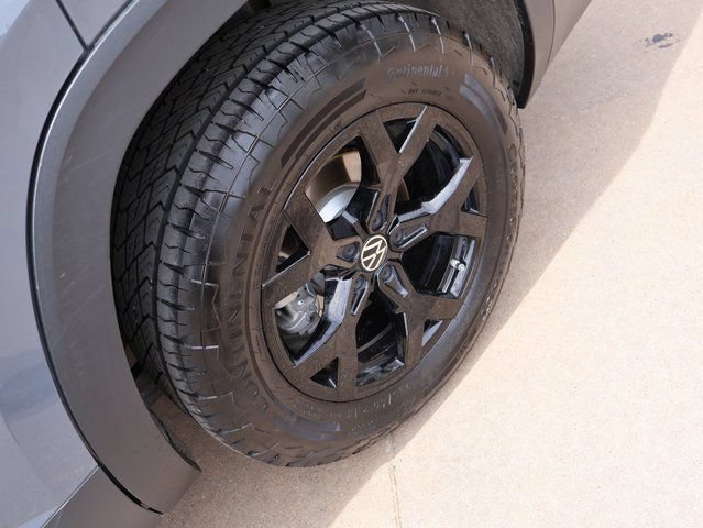 Used 2025 Volkswagen Atlas Peak Edition SE AWD/4WD image 41