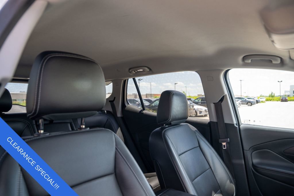 Used 2022 GMC Terrain SLT image 13