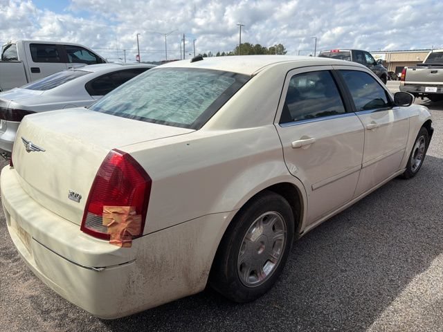 Used 2005 Chrysler 300 Touring RWD image 13