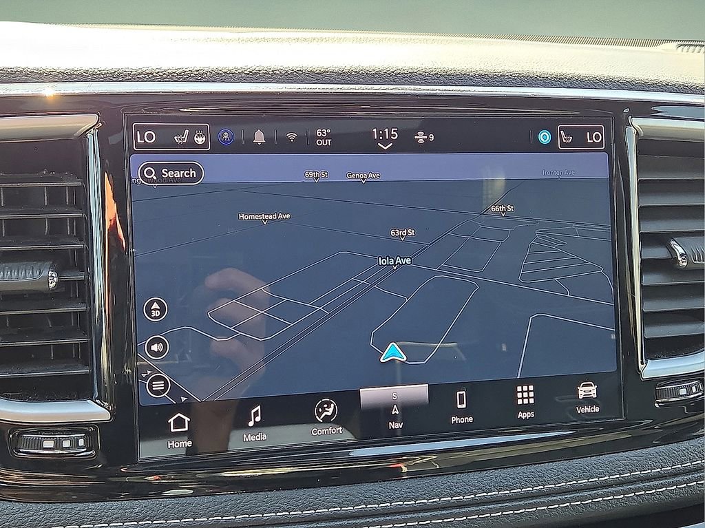 Used 2025 Chrysler Pacifica Limited image 28