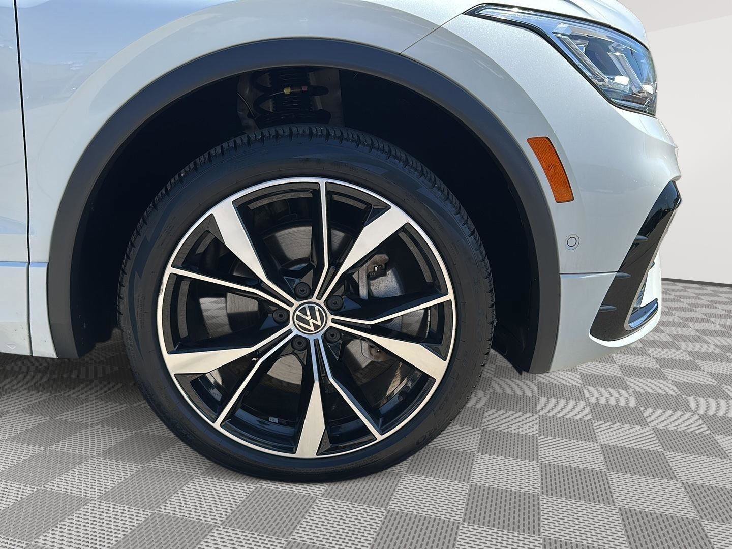 Used 2023 Volkswagen Tiguan SEL R-Line AWD/4WD image 12
