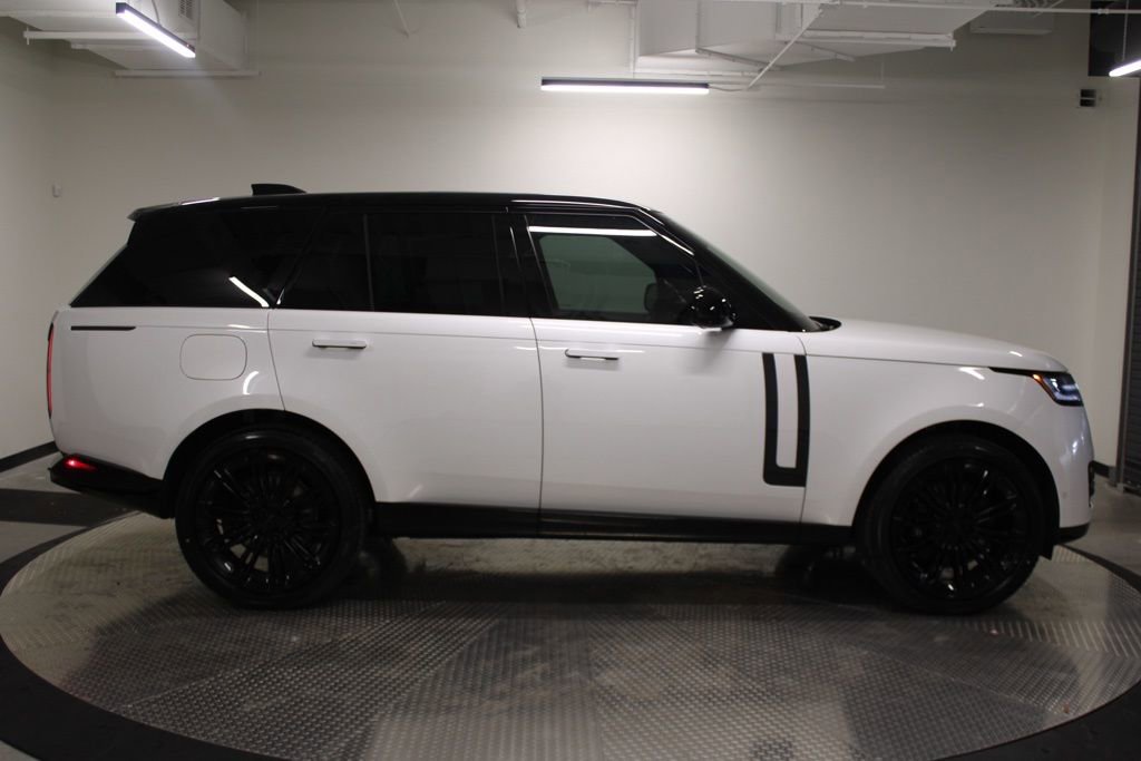 Used 2025 Land Rover Range Rover SE image 8
