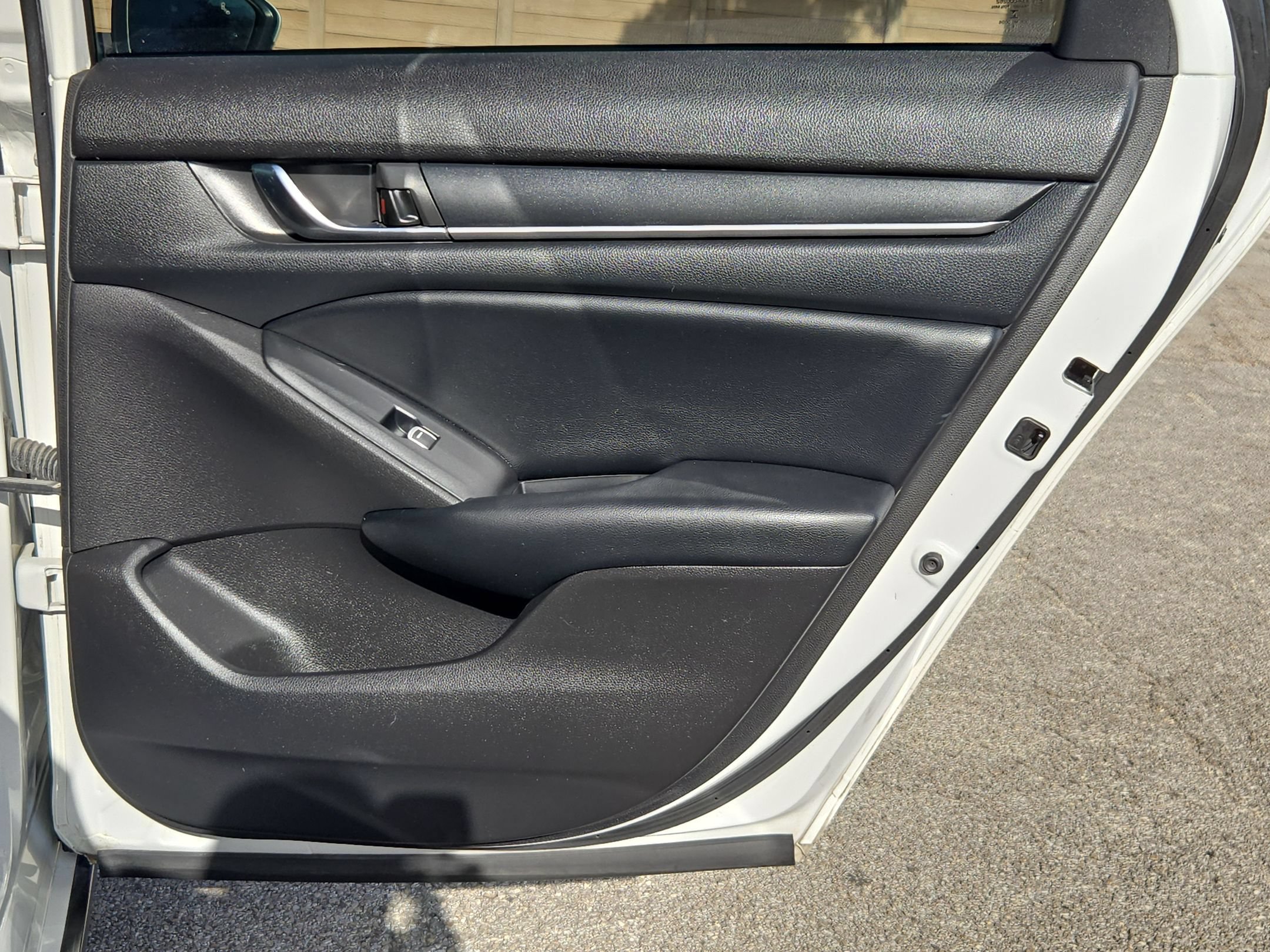 Used 2018 Honda Accord EX image 26