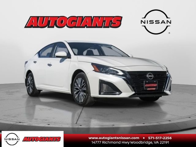 Used 2023 Nissan Altima 2.5 SV w/ SV Premium Package image 1