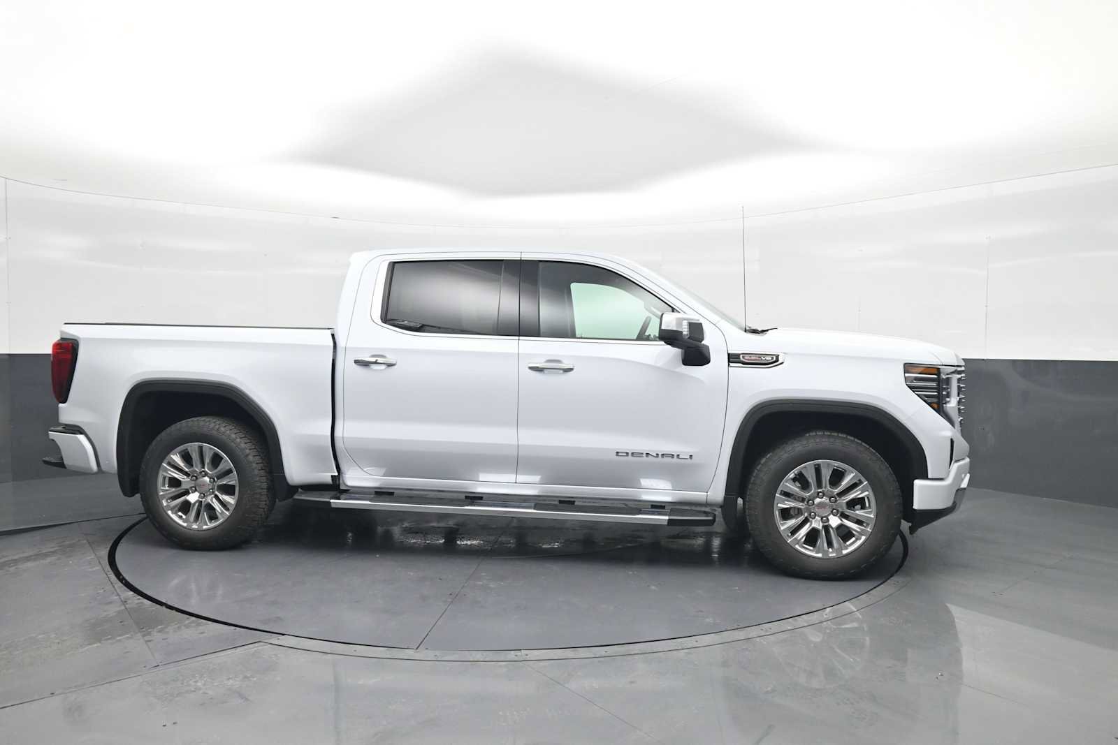 New 2026 GMC Sierra 1500 Denali w/ Technology Package AWD/4WD image 9