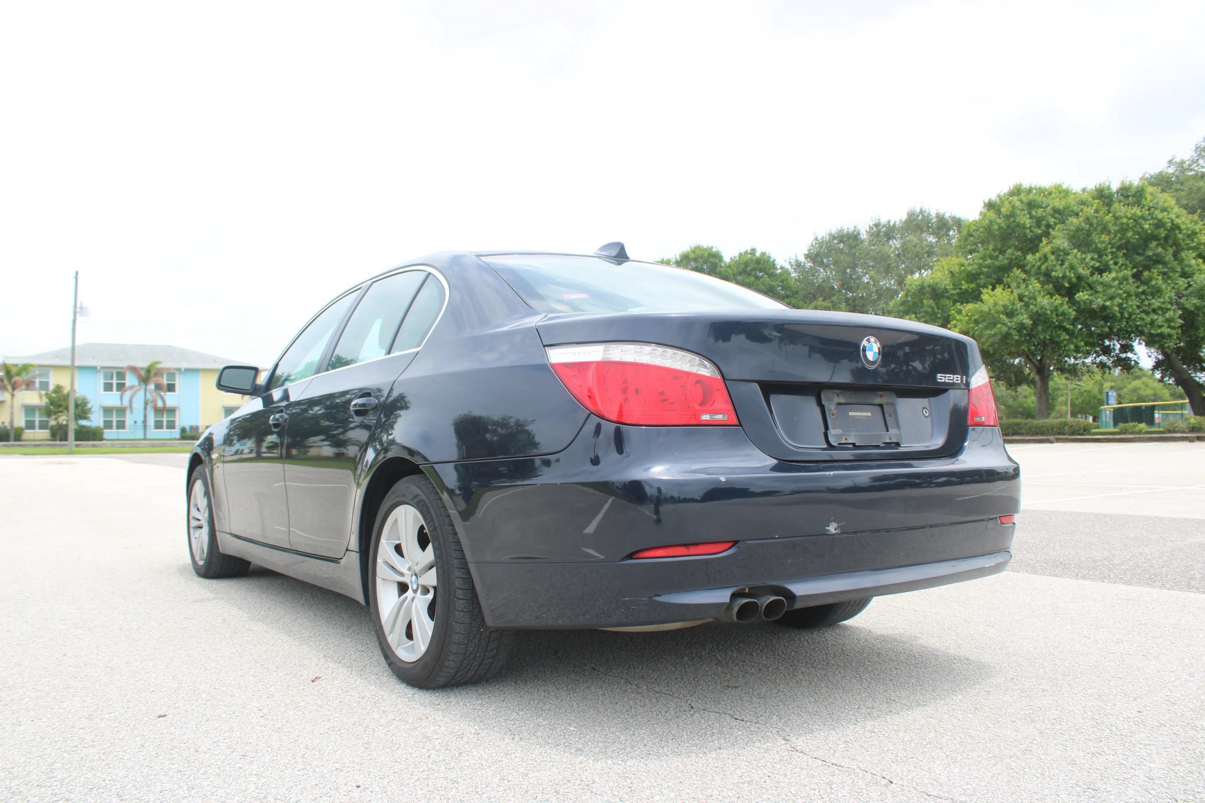 Used 2010 BMW 528i xDrive Sedan AWD/4WD image 8