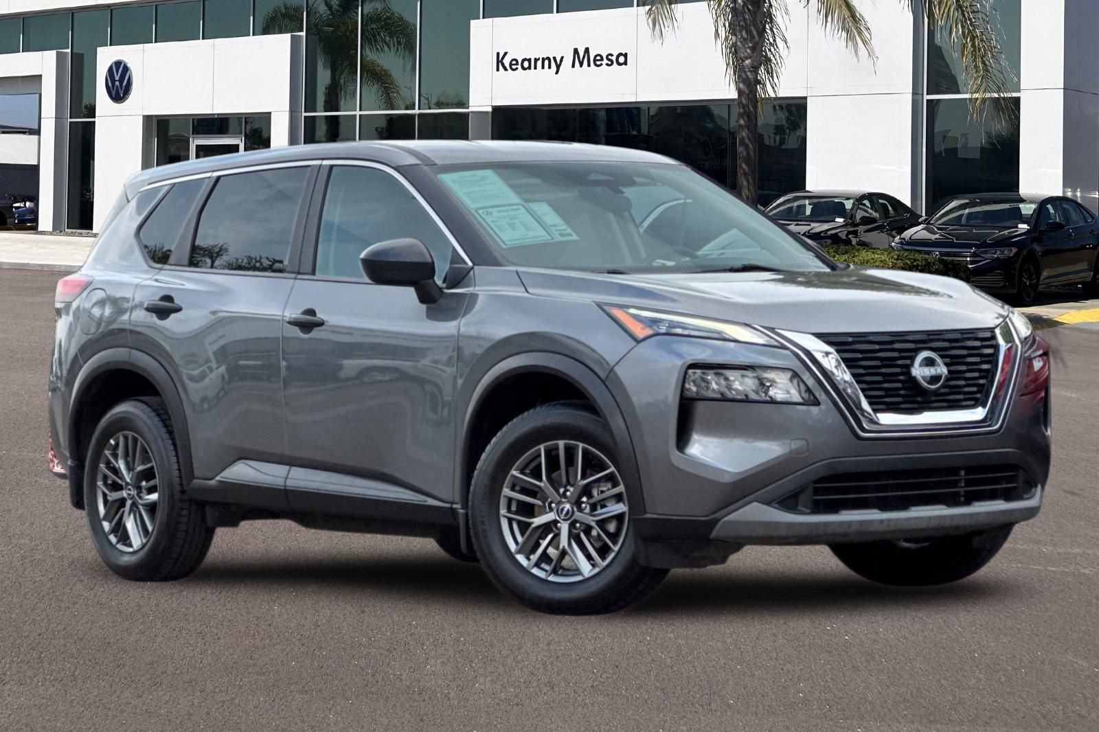 Used 2023 Nissan Rogue S image 2