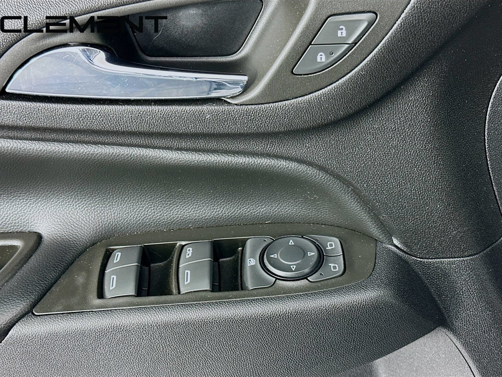 Used 2023 Chevrolet Equinox LT AWD/4WD image 25