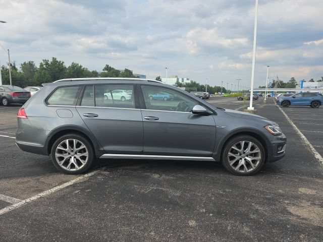 Used 2019 Volkswagen Golf Alltrack SE AWD/4WD image 2