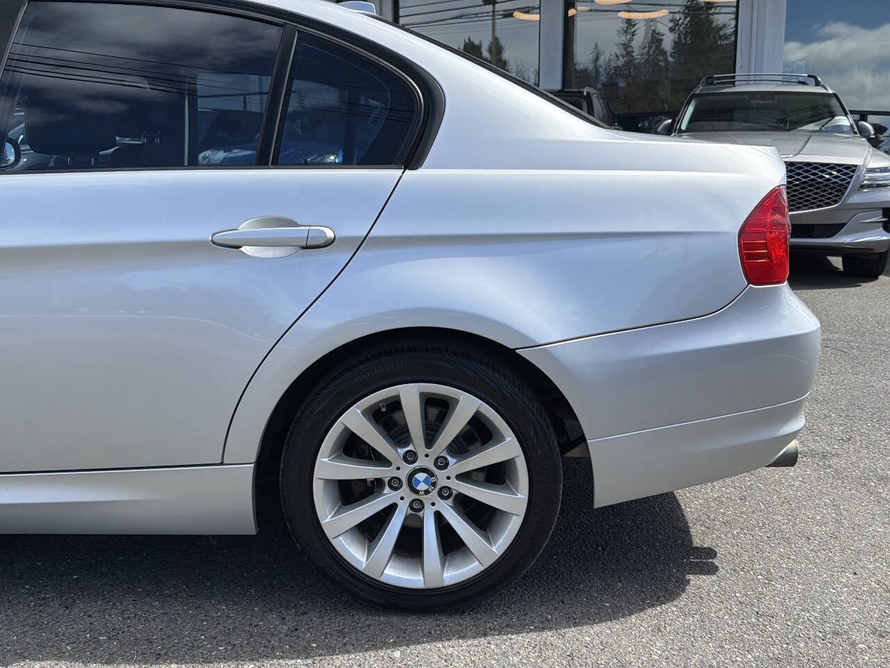 Used 2011 BMW 328i xDrive Sedan AWD/4WD image 3