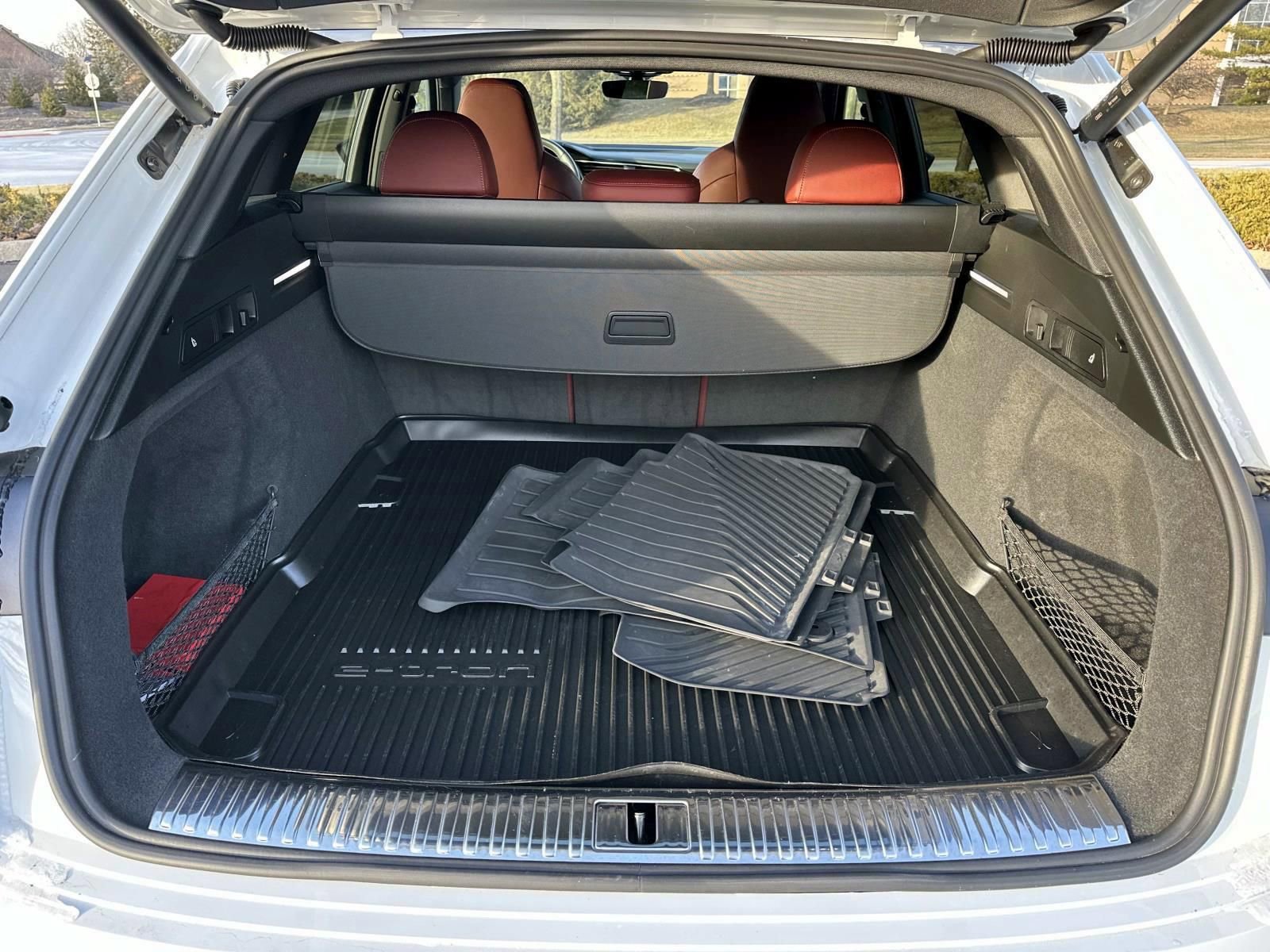 Used 2023 Audi e-tron S Premium Plus w/ Black Optic Package image 9