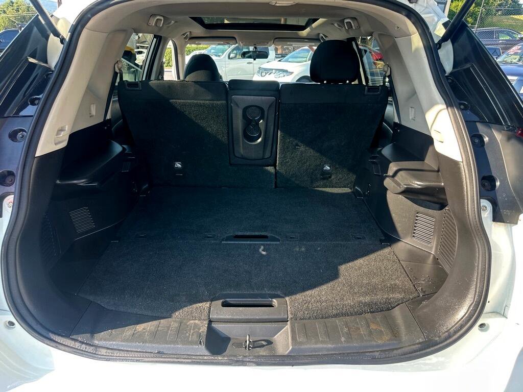 Used 2017 Nissan Rogue SV image 16
