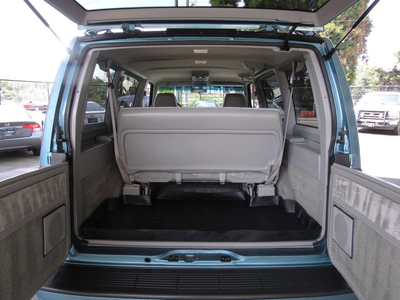 Used 1995 GMC Safari Passenger image 9
