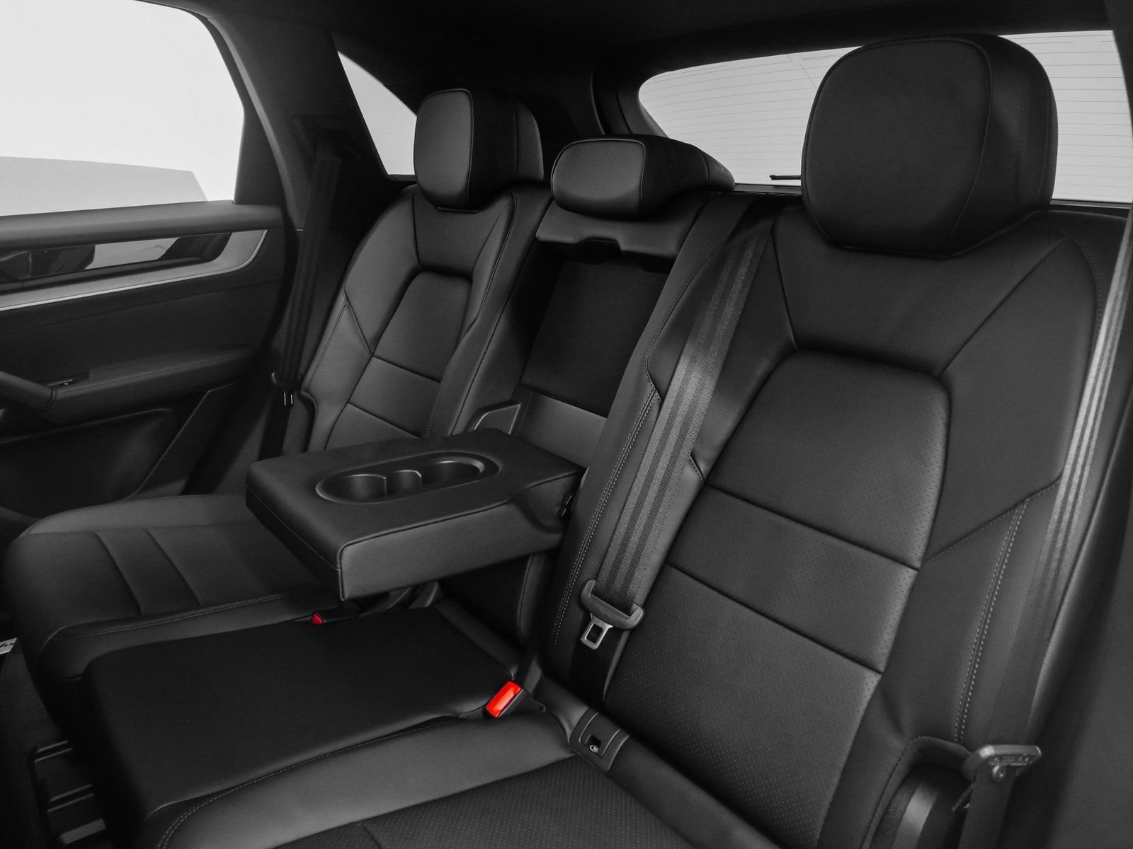 Certified 2025 Porsche Cayenne AWD/4WD image 34