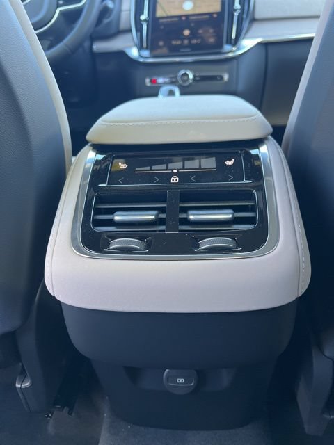 New 2026 Volvo XC90 B5 Core AWD/4WD image 24