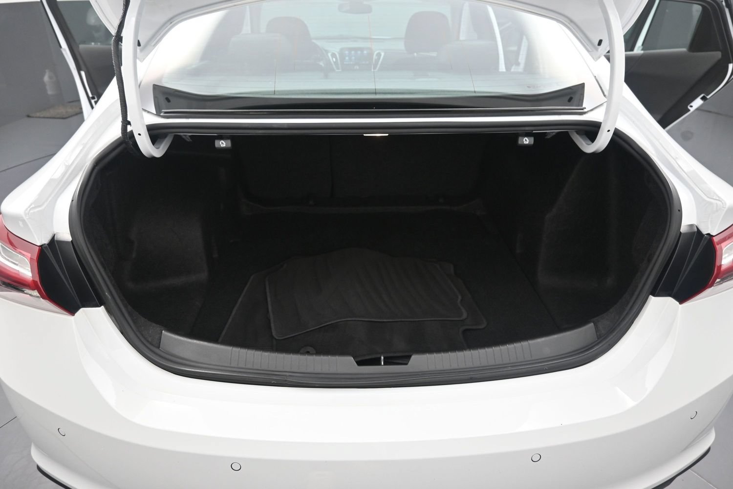 Used 2022 Chevrolet Malibu LT w/ Redline Edition FWD image 36