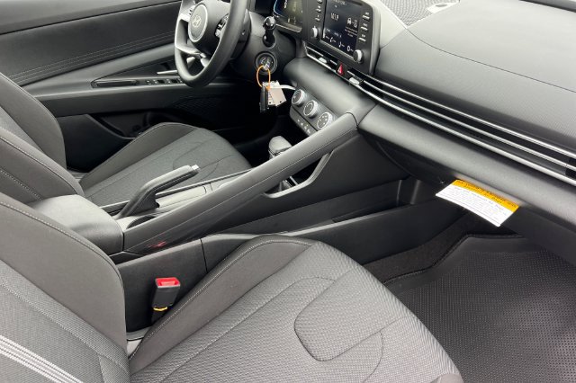 New 2026 Hyundai Elantra SE FWD image 14