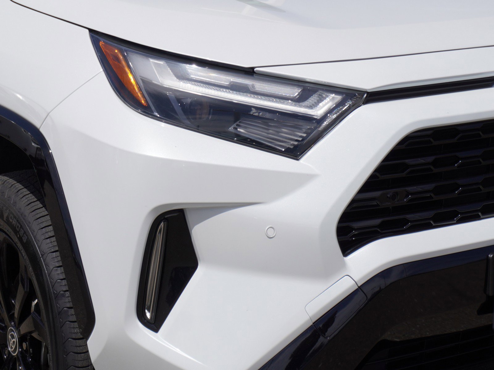 Used 2023 Toyota RAV4 XSE AWD/4WD image 3
